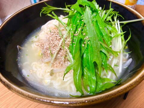 野菜がたっぷり！サッポロ一番塩ラーメン